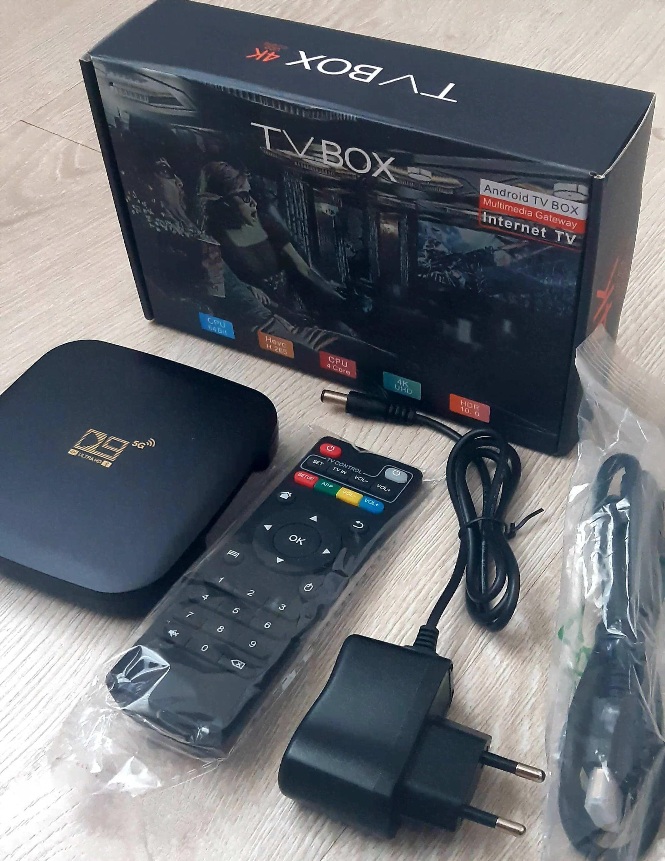 Андроид СМАРТ ТВ приставка 4K Ultra HD 64-битный Android Smart TV Box 2,4 / 5 ГГц Dual WiFi Ethernet Медиаплеер